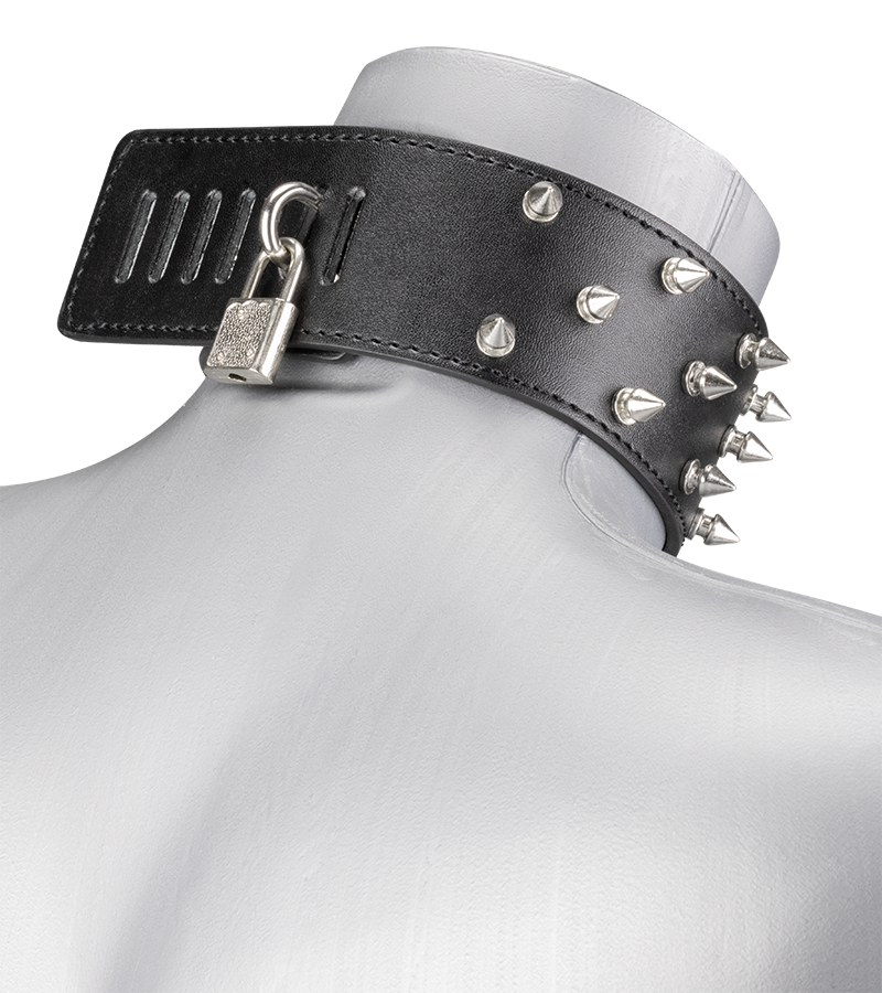 BDSM-Halsband mit Killernieten und Kette