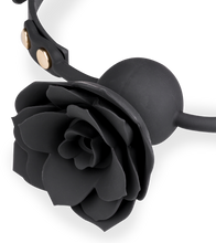 Load image into Gallery viewer, Gagball aus Silikon und Kunstleder mit Rosen-Dekor