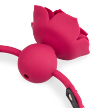 Load image into Gallery viewer, Gagball aus Silikon und Kunstleder mit Rosen-Dekor