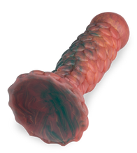 Load image into Gallery viewer, Geschuppter Drachen-Dildo mit Saugnapf 19 cm