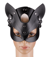 Load image into Gallery viewer, Katzenmaske aus Kunstleder mit Metallnieten