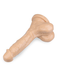 Load image into Gallery viewer, Naturdildo mit Saugnapf 18,5 cm