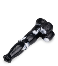 Load image into Gallery viewer, Pferdedildo mit Saugnapf Pegasus