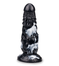 Load image into Gallery viewer, Saugnapf-Dildo Drache in Ketten 21 cm