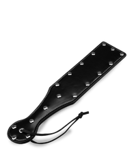 Load image into Gallery viewer, Schwarzes BDSM-Paddle mit Nieten