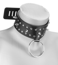 Load image into Gallery viewer, SM-Halsband mit Nieten und Schloss