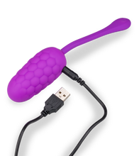 Load image into Gallery viewer, Vibro-Ei mit Reliefstruktur Berry